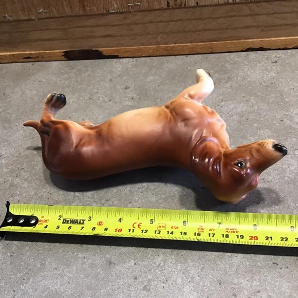 Adorable Dachshund Porcelain Dog Figurine. Made in Japan - Picture 9 of 9